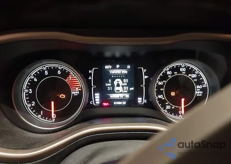 2016 Jeep Cherokee Latitude из США, поврежденный, VIN 1C4PJMCS5GW271708